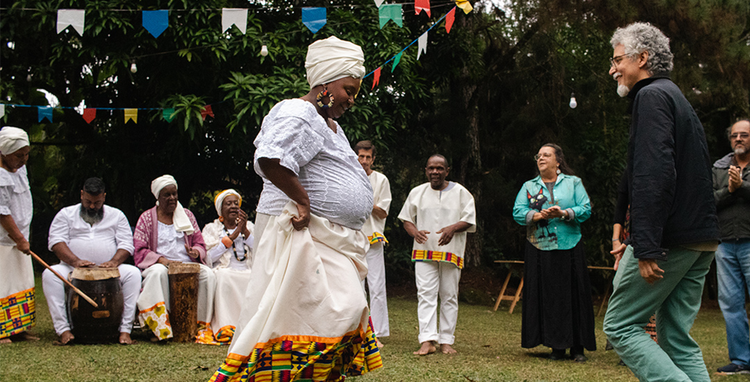 Ocupa Silo encerra a programação com a apresentação do Jongo de Pinheiral, que proporcionou um momento de celebração ancestral com muita diversão e integração do público